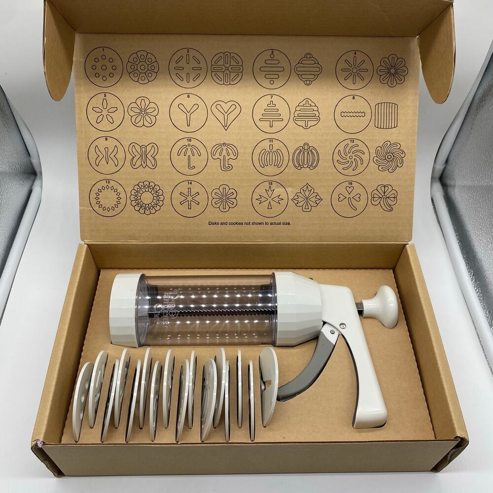 The Pampered Chef Cookie Press Set in Box Baking Holiday 16 Shapes Complete